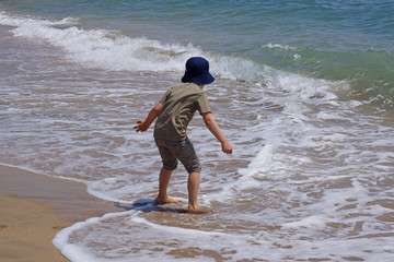 Der kleine Mann und das Meer - das erste Mal am Ozean