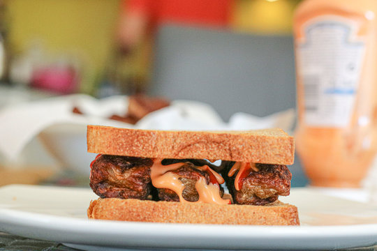Toast mit Cevapcici / Cevape