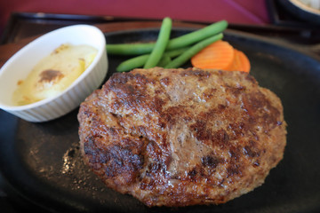 大きなハンバーグ