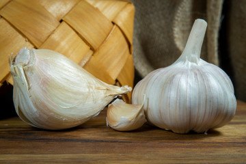 Elephant garlic and regular garlic cloves