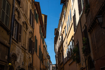 Fototapeta na wymiar Old buildings on the streest of Rome