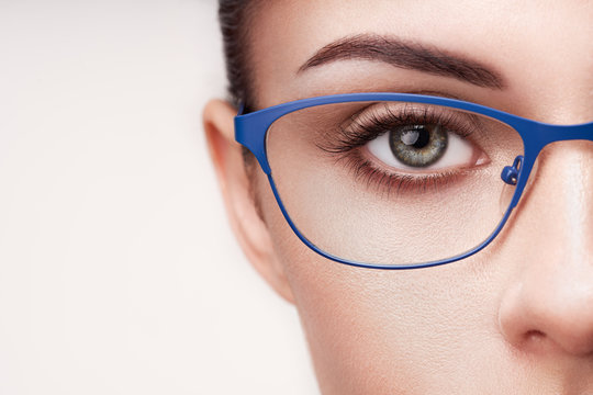 Female Eye With Long Eyelashes In Eyeglasses. Model In Glasses. Vision Correction. Poor Eyesight. Spectacle Frame. Makeup, Cosmetics, Beauty. Close Up, Macro