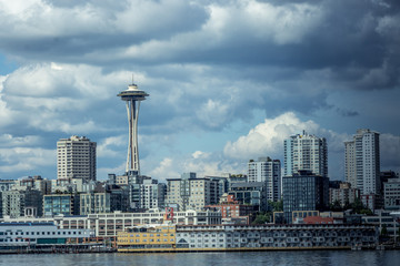 Seattle Waterfront Skyline and Space Needle - obrazy, fototapety, plakaty