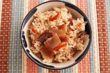 美味しそうな炊き込みご飯