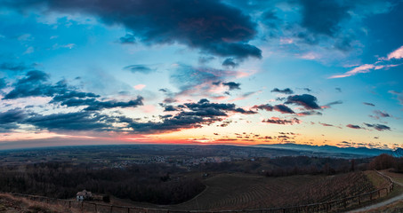 Fototapeta na wymiar Colorful sunset in the italian vineyards