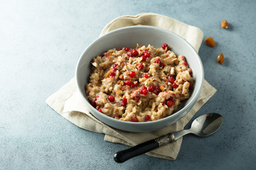 Oatmeal porridge with almond and berries