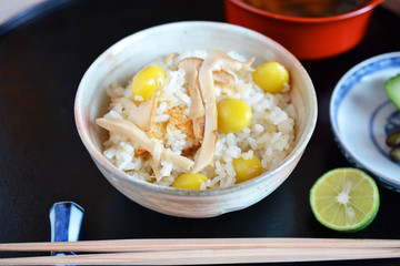 秋の味覚、松茸ご飯