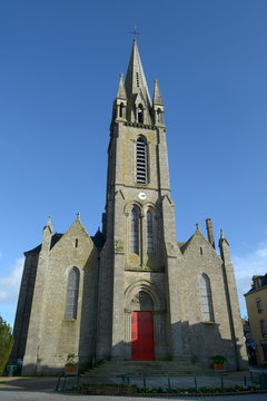 L'&eacute;glise Saint-Pierre de Questembert en Bretagne