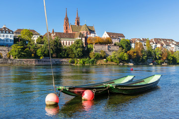 Basler Rheinufer mit Booten