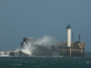 Fototapeta premium tempête phare boulogne sur mer