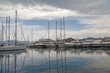 Fototapeta na wymiar yachts in marina
