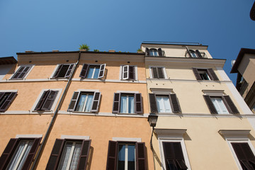 Obraz premium Façade d'un immeuble ancien en Italie