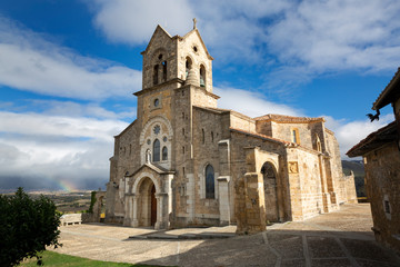 Fototapeta na wymiar Iglesia fortificada de San Vicente Mártir y San Sebastián en la ciudad de Frías. Burgos España.