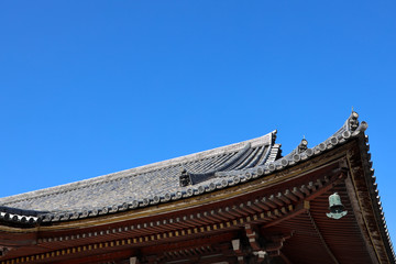 京都ぶらり、甍と青空