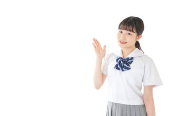 案内をする笑顔の女子学生