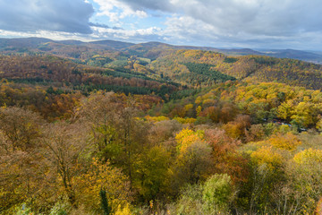 Blick über den Thüringer Wald  im Herbstbei 'Sonne und bewölktem Himmel