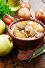 Stew meat with quince