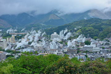 【日本・大分県別府市】湯けむり展望台から望む鉄輪温泉街