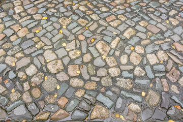 Historische Kopfsteinpflasterstraße in der Altstadt von Goslar