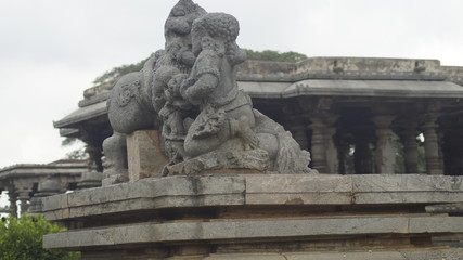 statue of lion in hoysala