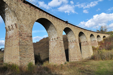 Fototapeta na wymiar Viaduct is a 9-arch railway bridge in the village of Plebanivka near Terebovlya, Ukraine