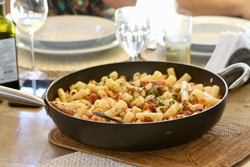 pasta with tomato italian sauce