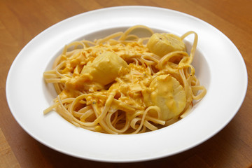 scallops with saffron sauce and pasta