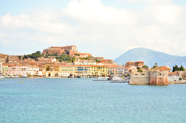 Fototapeta na wymiar Portoferraio vista dal mare - Isola d'Elba