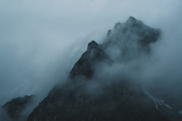 Naklejka premium Foggy Mountain
