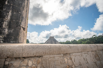 Fototapeta na wymiar Impressive Chichen Itza Maya Pyramid called El Castillo