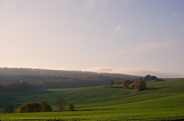 Ein Blick über Wiesen und Felder in der Nähe von Bockenem