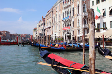 Fototapeta na wymiar Gondola on Venice Canal