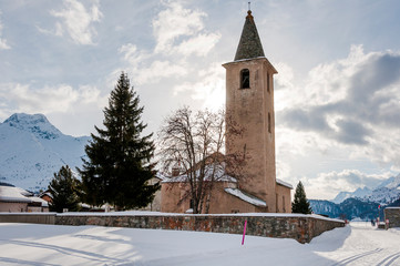 Sils, Sils Maria, Segl, Kirche, Baselgia, Oberengadin, Engadiner Dorf, Alpen, Graubünden, Winter, Wintersport, Langlaufloipe, Schweiz