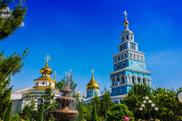 Fototapeta na wymiar Russian Orthodox cathedral in Tashkent, Uzbekistan