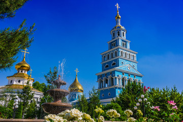 Fototapeta na wymiar Russian Orthodox cathedral in Tashkent, Uzbekistan