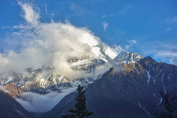 Fototapeta na wymiar Cloudy Ice mountain 