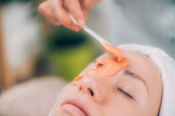 Vitamin Emollient Clarifying Alginate Peel Off Facial Mask