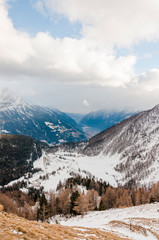 Fototapeta na wymiar Poschiavo, Bernina, Val Poschiavo, Alp Grüm, Lago di Poschiavo, Puschlav, Val Bernina, Wanderweg, Bernina-Express, Alpen, Graubünden, Winter, Schweiz