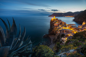 Vernazza zachód słońca, Cinque Terre, Liguria, La Spezia, Włochy - obrazy, fototapety, plakaty