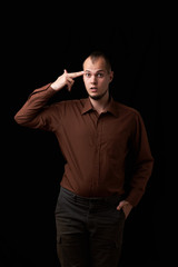 Obraz premium a young man suffering from headache. headache in men. illnesses and stresses in men
