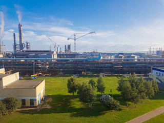 Obraz premium Chemical plant. Large chemical plant. Bird's-eye. Equipment for a petrochemical plant. Plant for the pollution of nature. Vapors in the air. Harmful chemistry