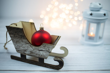 Sanie Świętego Mikołaja, lampki świąteczne © andsko