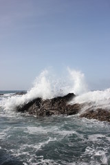 Fototapeta na wymiar Surf on a rocky shore