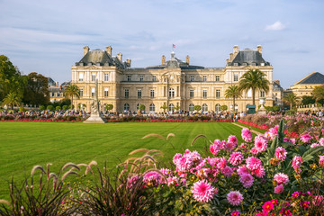 Fototapeta na wymiar Luxembourg palace in Paris, France