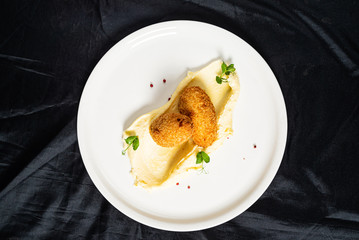 chicken cutlet with mashed potato