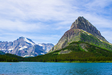 Fototapeta na wymiar alpine lake glacier national park