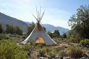 Tipi en la montaña