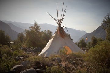 Tipi en la montaña