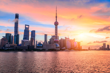 Obraz premium Sunset architectural landscape and skyline in Shanghai