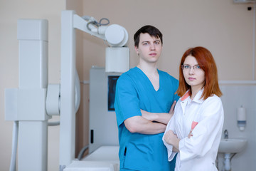 Obraz premium Male doctor and a nurse radiologists.